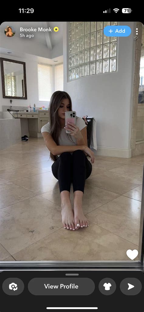 Finally Bella Poarch Shows Soles : r/TikTokFeet